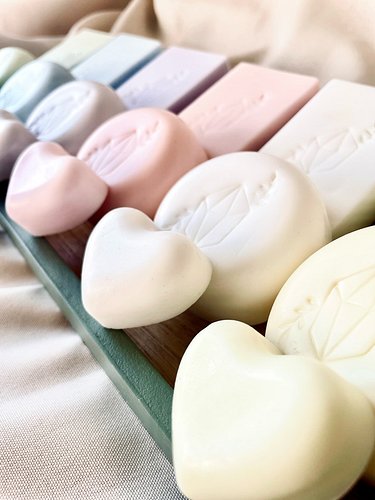 🙋🏽‍♀️ Zpátky k mé oblíbené pastelové kolekci mýdel s bambuckým máslem. 

Je jednoduchá a zároveň tak rozmanitá! ✨ 

Každé mýd...