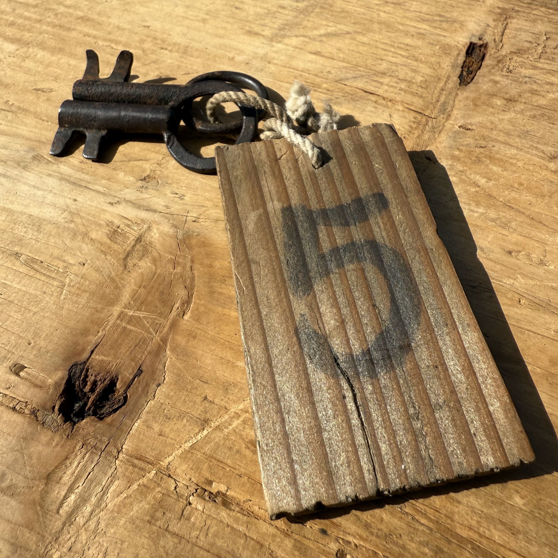 🎎 Antique Japanese dormitory key set - Yamada Room 5 | Japan Antique Roadshow product image (1)