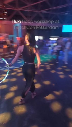 TwitchCon Rotterdam is happening this weekend and I’m hosting a hula hoop workshop on Saturday! 

80 hula hoops - 1 hour - Jo...