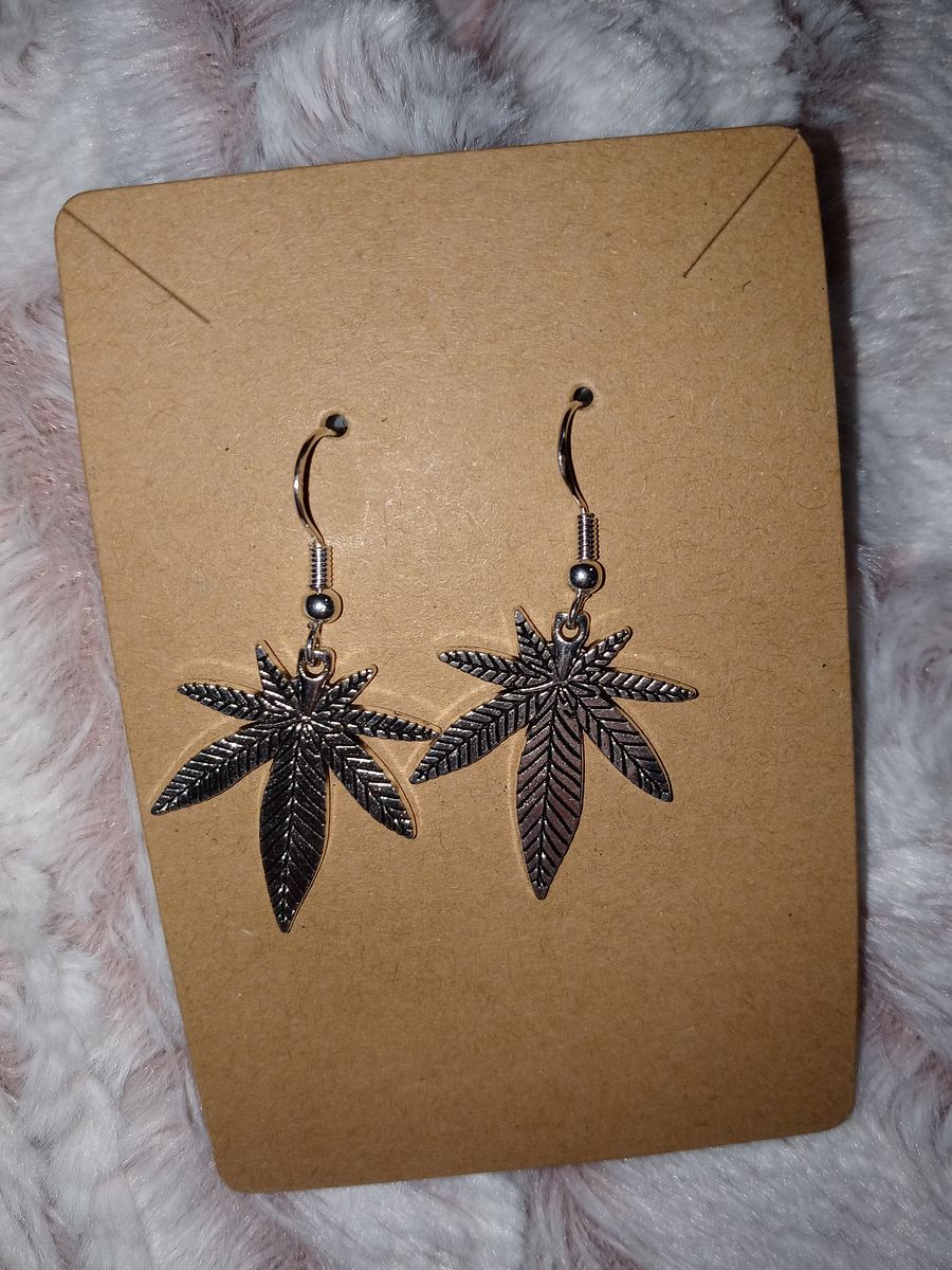 Boss momma 420 earrings product image (1)