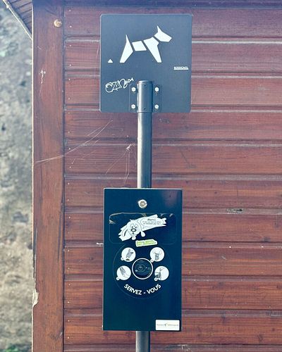 Où est Goodies ? Dans la crotte.

#GoodiesForLove #OùEstGoodies

#sticker #stickersart #stickershop #stickerart #stickerporn ...