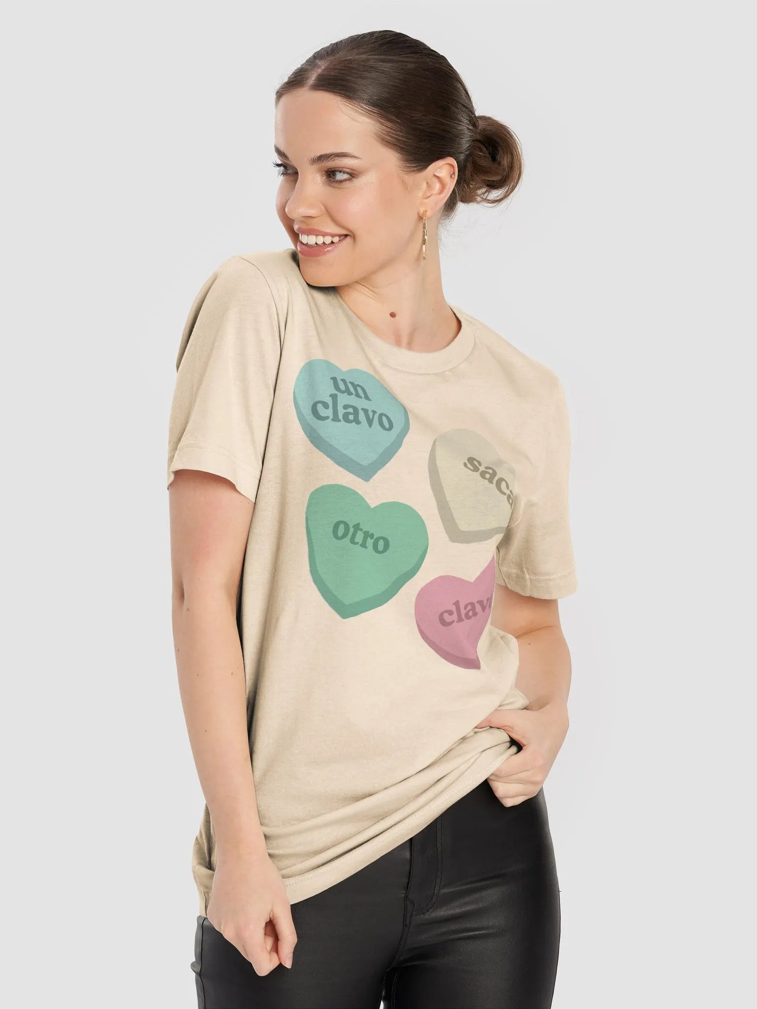 Un Clavo Saca Otro Clavo Camiseta Unisex product image (6)