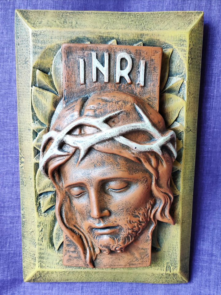 Decoração de Parede Rosto de Jesus - Peça Única em Pó de Pedra, Feita Artesanalmente em Portugal product image (1)