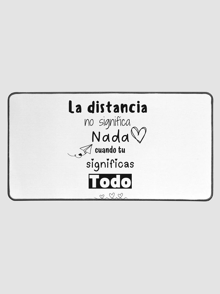 La distancia no significa nada Mousepad product image (1)