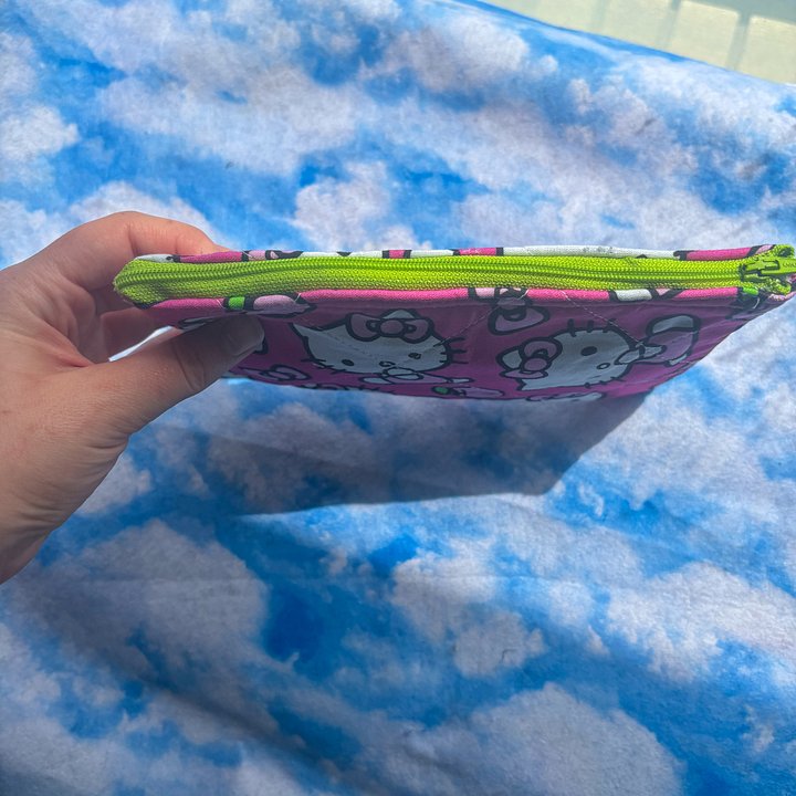 Hello Kitty Zipper Pouch product image (2)