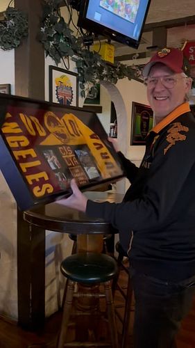 Our @francescototti signed scarf in now a permanent resident of @thefoxandhounds ❤️💛
.
.
#francescototti #asroma #asroma1927 ...