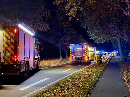 Großenkneten: Mobiltelefon alarmiert Rettungskräfte zu Verkehrsunfall mit drei verletzten Personen

Am 24. Oktober 2025 wurde...