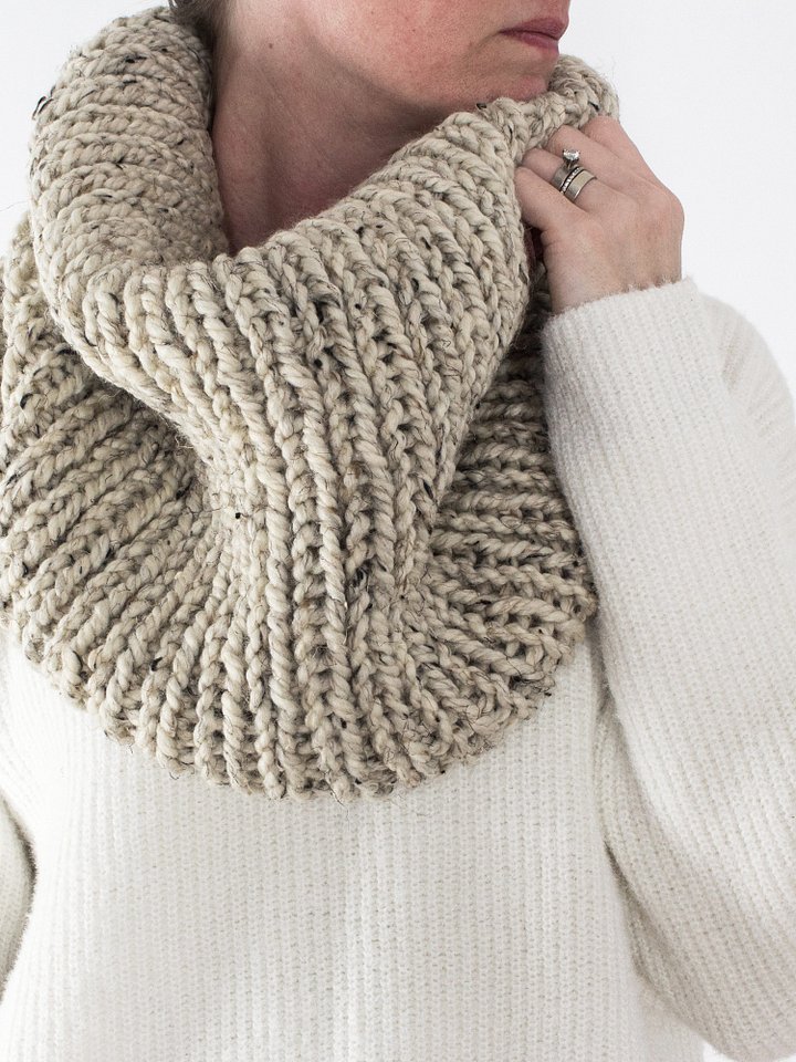Easy Cowl Knitting Pattern - Simplicity product image (1)