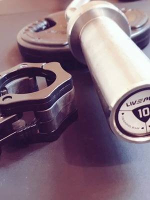 #EZbar just in! Getting more plates soon and a proper #olympic #bar.manz feray #gajeel #iron #dragonslayer #workout #strengthtraining #weightlifting