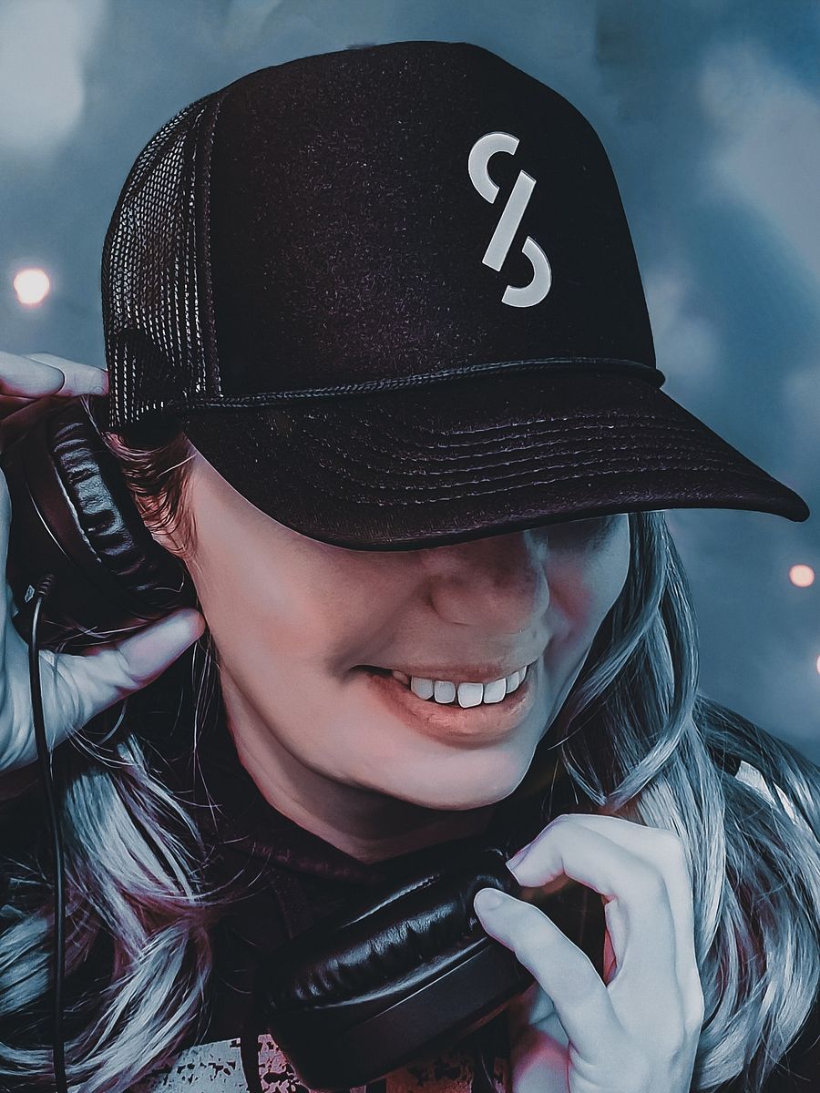 CLAUDY BEATS SLEEK TRUCKER HAT product image (10)