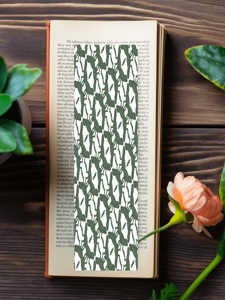 Cute Cartoon Lizard Pattern Laminated Bookmark with Tassel for the Reptile Loving Book Reader in Your Life product image (1)