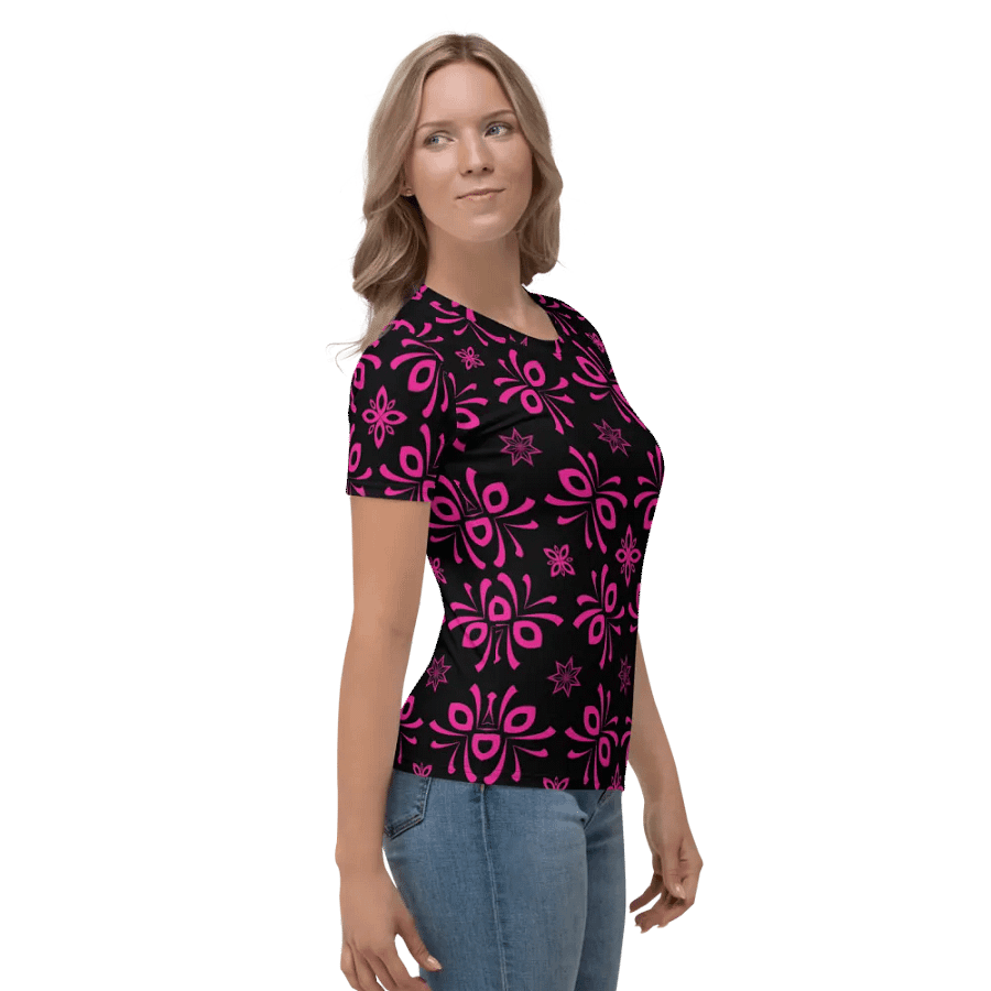 Black tee w. Pink designs product image (4)