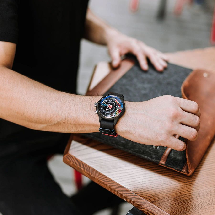 The Electricianz Carbon Z 45mm Black Leather product image (5)