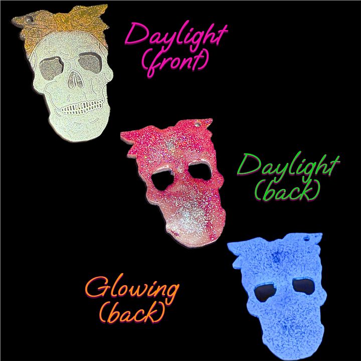 Resin Keychain - Mom Skull product image (1)