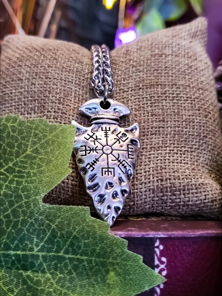 The Armored Kingdom Warlord Arrowhead Necklace product image (3)