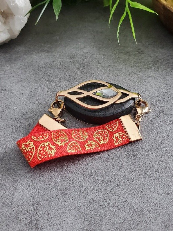 Strawberry Elastic Bracelet | Handmade Accessory for Bellabeat Leaf Urban & Ivy product image (1)