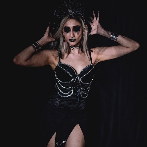 New SONG Release Artwork
Artist : @raihana.music
Designer: @sunflwer_design
#kevinbennyphotography

#photoshoot #goth #artwor...