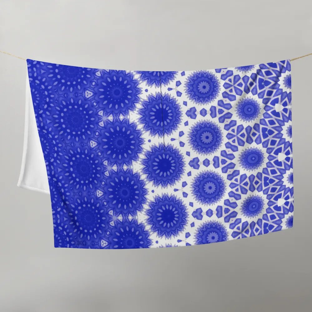 Blue & White Daisy Seamless Patterned Throw Blanket product image (12)