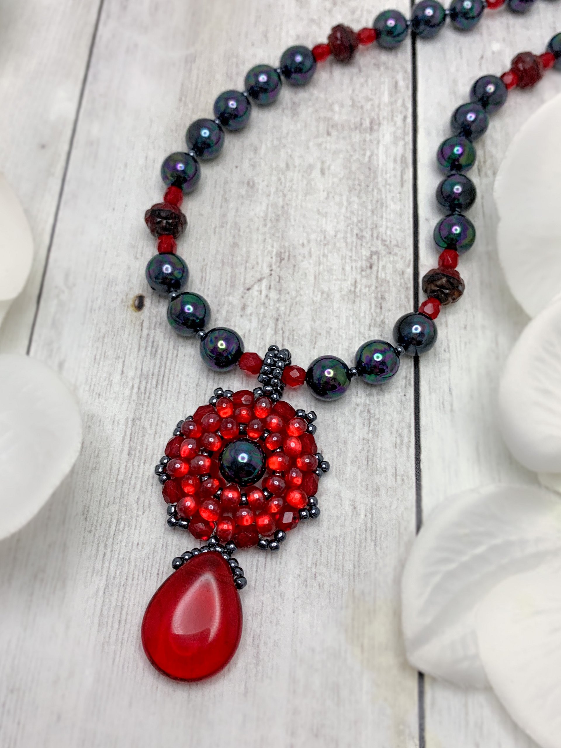 Majesty Beaded Necklace and Earrings Set - Red, Black product image (2)