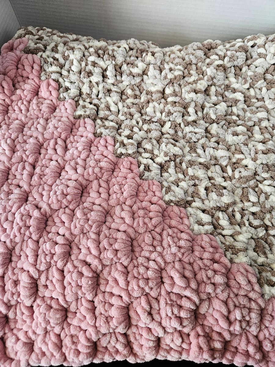 Neutral Baby Girl Blanket and Gummy Bear Stuffy product image (5)
