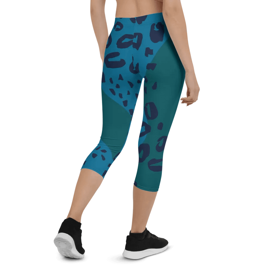 Wilderness Camo Capri Leggings product image (3)