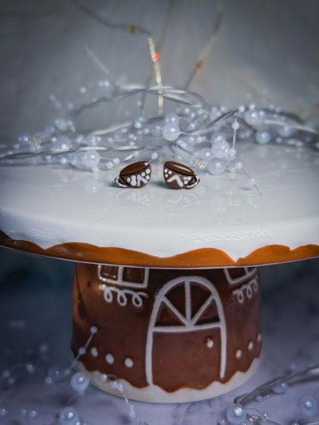Gingerbread Teacup Studs product image (1)
