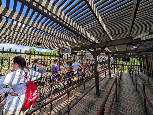 Current wait for THE BEAST 15ish mins 

 #fyecoasters #kingsisland #thebeast #waittimes