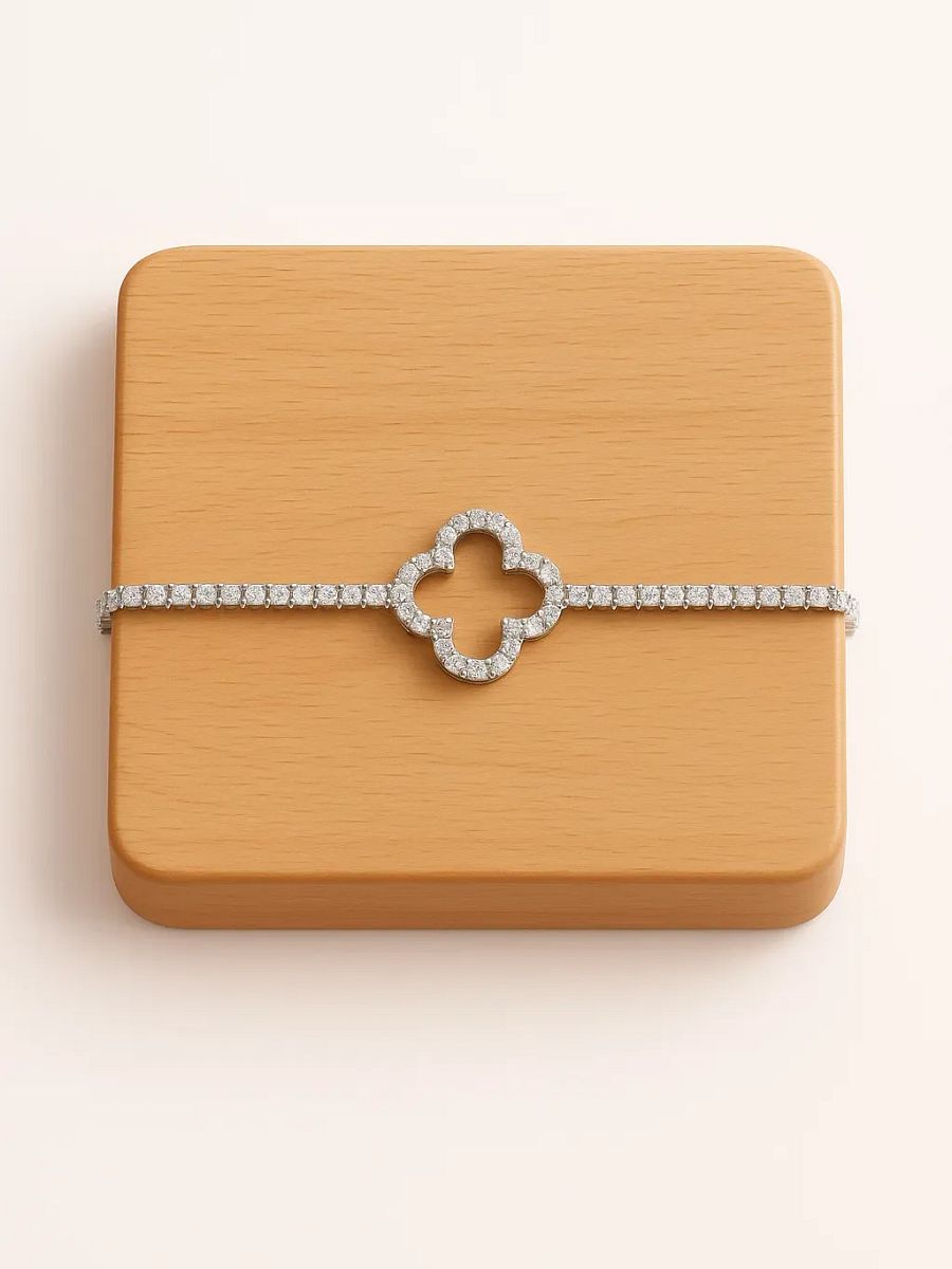 The Clovera Bracelet product image (3)
