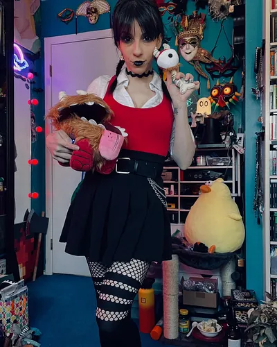 Played some don’t starve together on stream today so I did a Willow inspired fit! I love that game so much.
