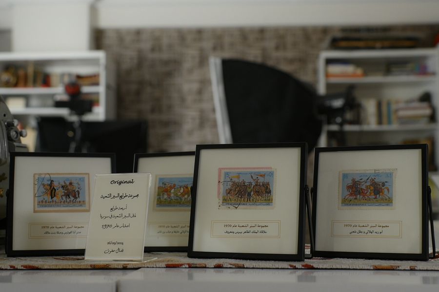 مجموعة طوابع "السير الشعبية" النادرة product image (1)