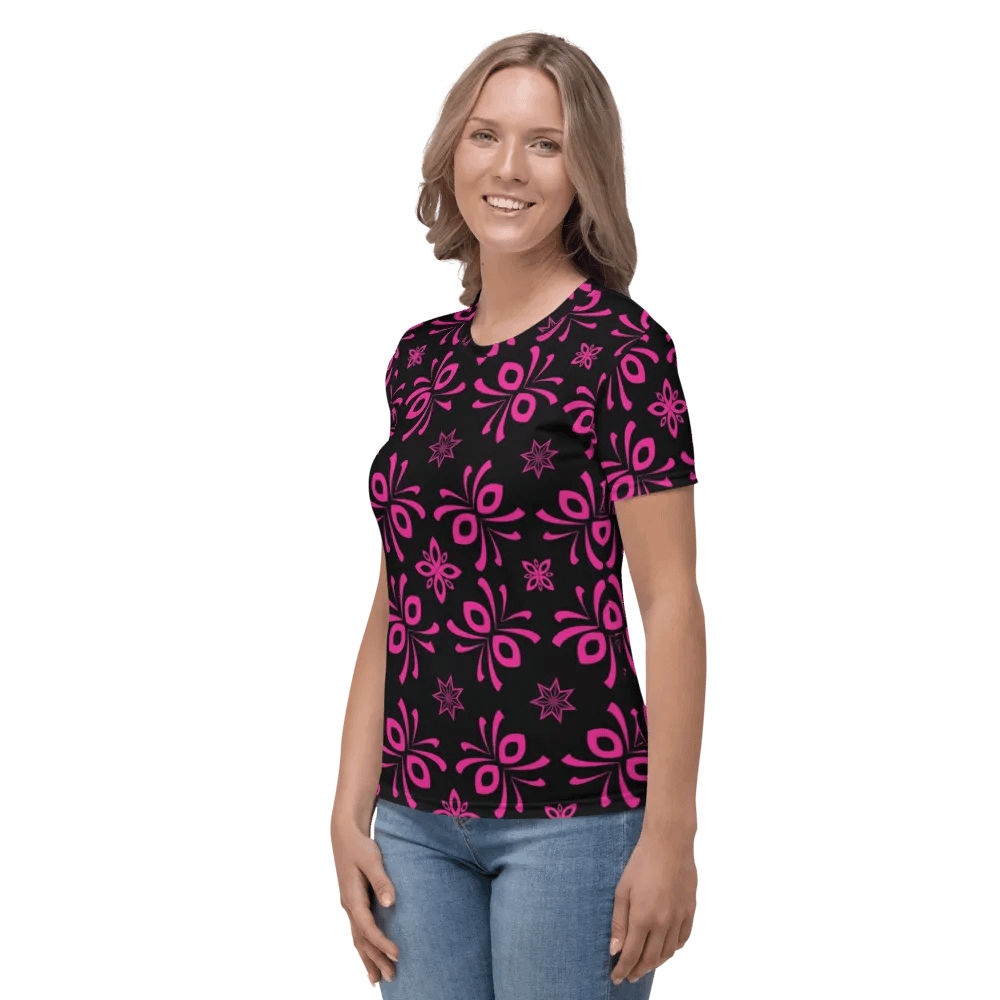 Black tee w. Pink designs product image (3)