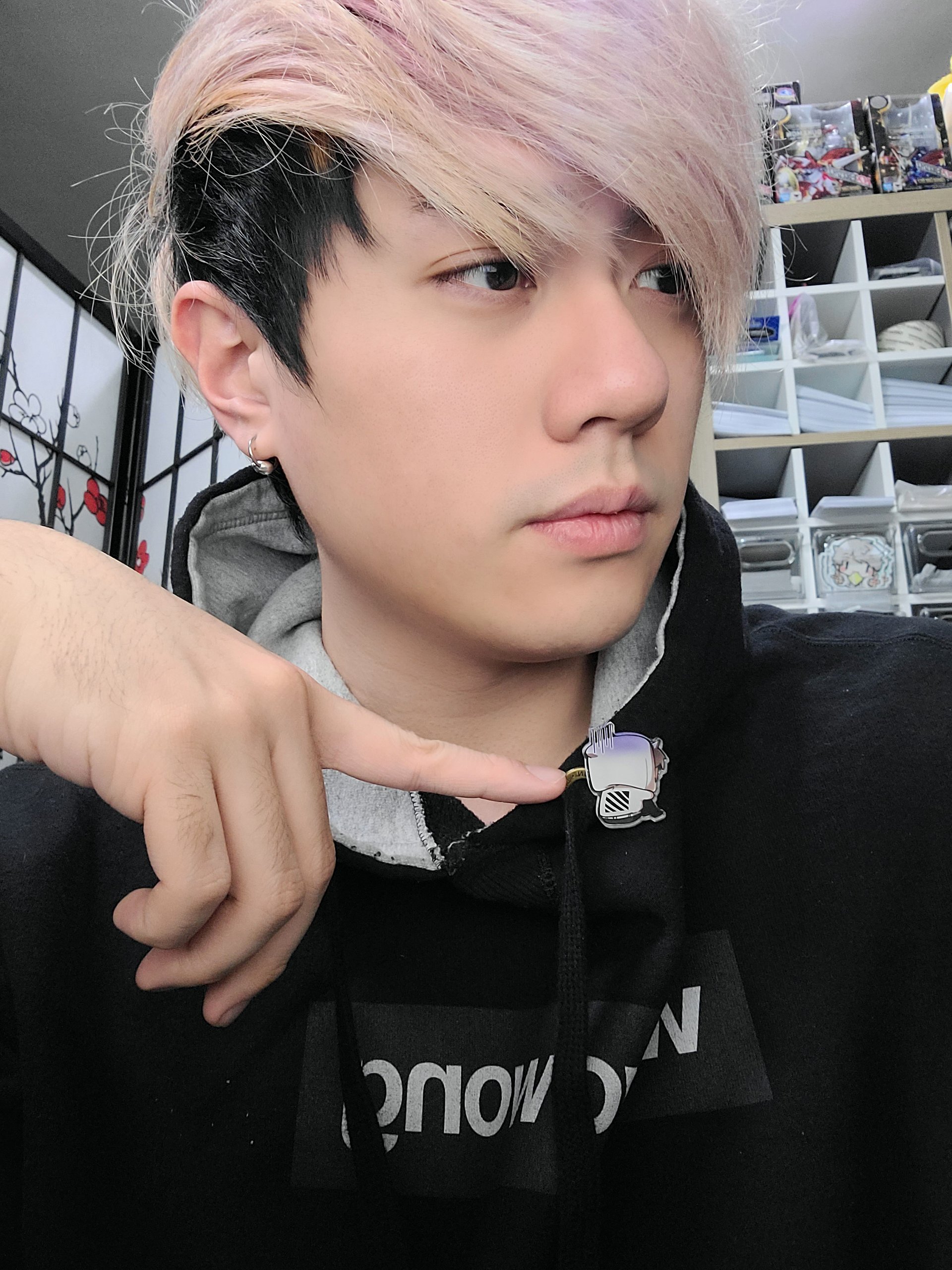 WoWoAngy - Acrylic Pin product image (3)