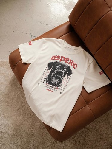 Desata tu estilo más audaz con la camiseta ASPERO, una declaración de poder y rebeldía que no pasa desapercibida. Con un dise...
