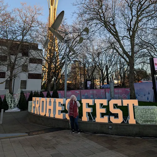 I had such a fun time at the @seattlechristmas Market. This was my first time, and I enjoyed the atmosphere, music, food, and...