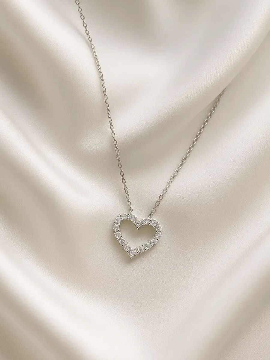 The Amoré Necklace product image (4)