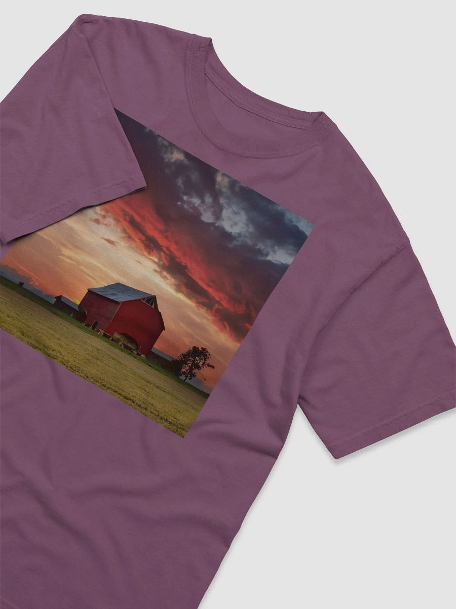 Countryside Escape: Sunset Farmhouse T-Shirt product image (35)