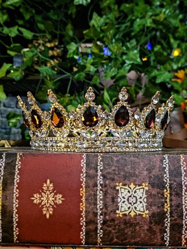 The Armored Kingdom Eternal Dark Amber Crown (Gold) product image (3)