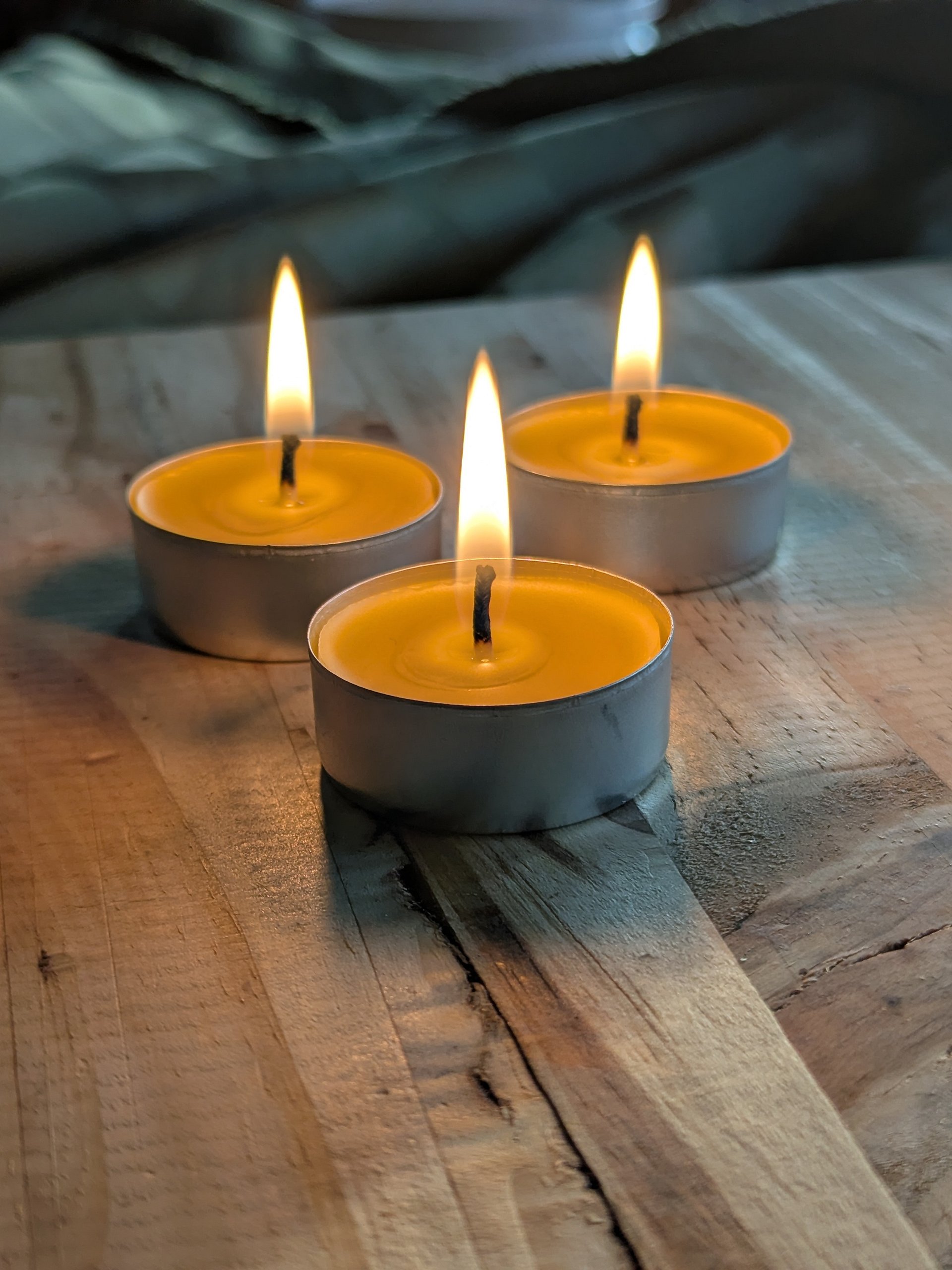 All-Natural Beeswax Tealights product image (1)