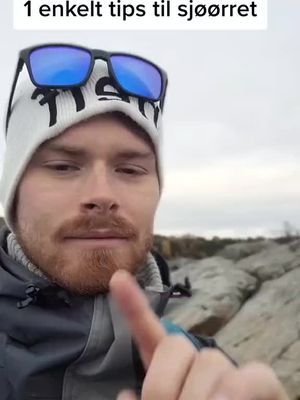 Et tips for å trigge sjøørreten: prøv å binde opp en liten flue som opphenger, og knyt en større, fiskelignende flue i enden. 🎣  Denne kombinasjonen skaper et jakt-scenario i vannet, der den store flua ser ut som en rovfisk som jager den mindre. Det vekker sjøørretens instinkter og kan være utrolig effektivt når fisken er vanskelig! 🐟 Har du prøvd denne teknikken før? 👀👇 #sjøørretfiske #fluefiske #fisketips #oppfinnsomfiske #catchandrelease #norskfiske #fiskeglede #tightlines #troutfishing #flyfishingtips #norwegianfishing #jaktscenario #fiskeopplevelse