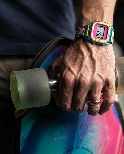 ⚡️ Straight outta the ‘90s ⚡️
The @freestylewatches Shark Classic Clip – Pulse Wave is pure retro energy with a jolt of moder...