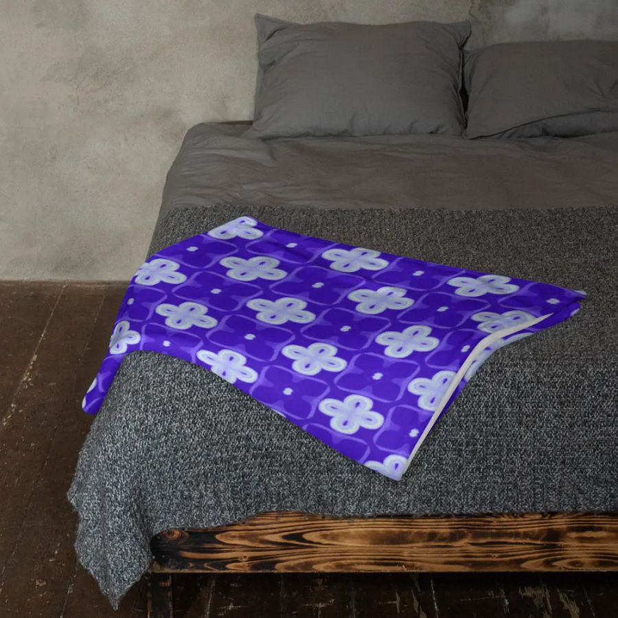 Purple & White Seamless Patterned Throw Blanket product image (11)