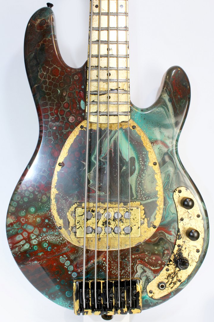 The Atlantis 5-String Bass – Handcrafted Artistry Meets Exceptional Playability product image (1)