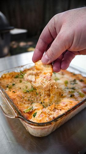 𝗦𝗠𝗢𝗞𝗘𝗗 𝗖𝗛𝗜𝗖𝗞𝗘𝗡 𝗖𝗢𝗥𝗗𝗢𝗡 𝗕𝗟𝗘𝗨 𝗗𝗜𝗣
Are you the person huddle around the dip & chips the entire game?
Because I totally understand...