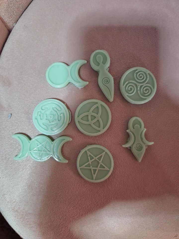 witchy symbol wax melts product image (1)