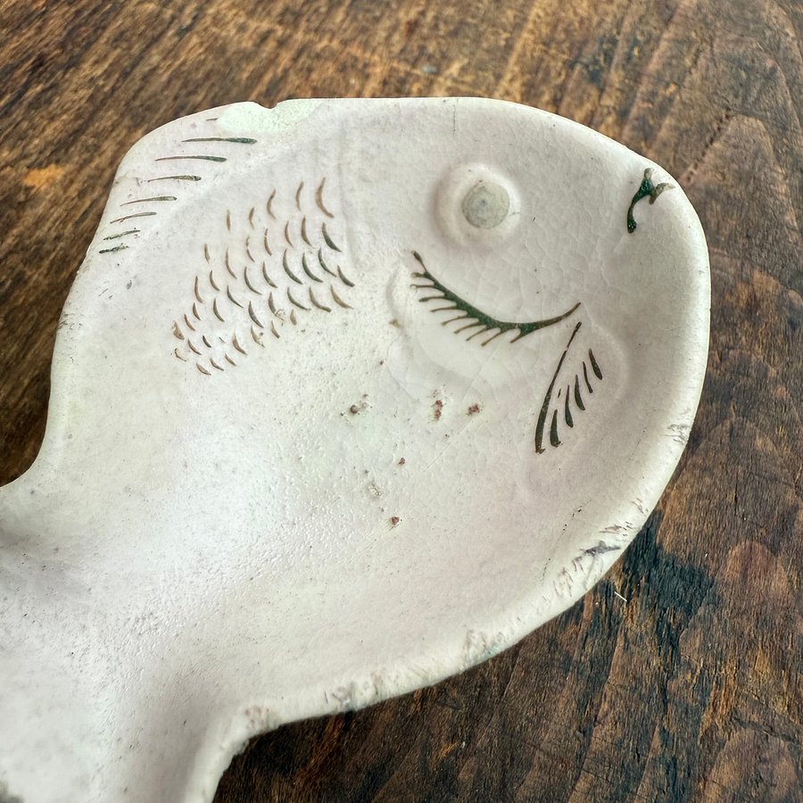 🎎 Vintage Japanese Fish-Shaped Soy Sauce Dish (FOREIGN Stamp) – Meiji-Taisho Era – Japan Antique Roadshow product image (4)