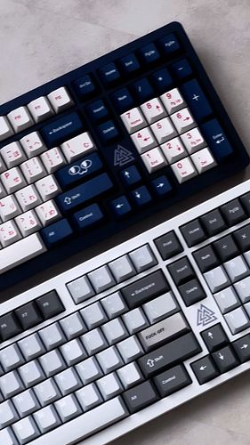 Which one did you like more? 👀 
Odin R3 Keyboard @kbdfans 

#customkeyboard 
#setup
#gamer
#asmr 
#gaming 
#keyboardenthusias...