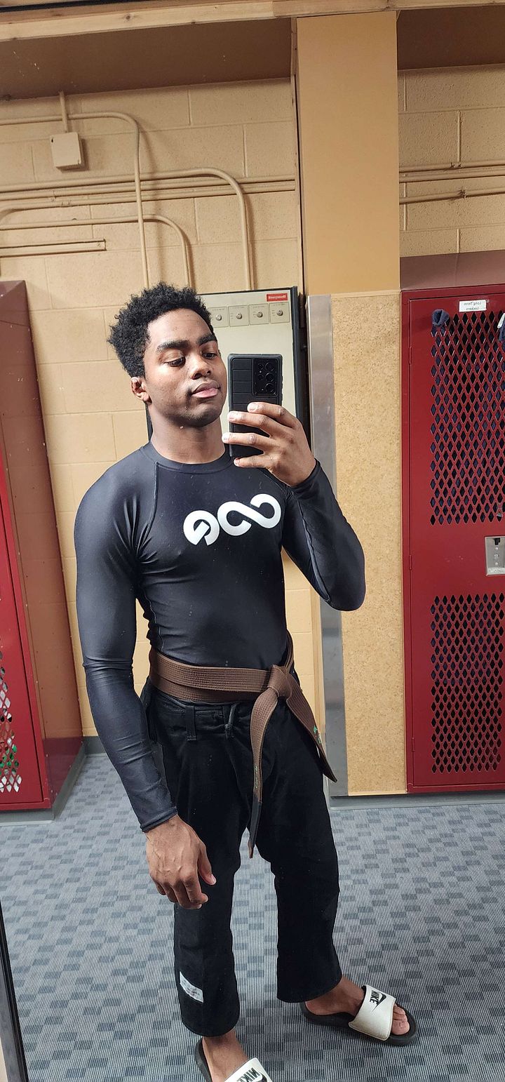 ALL BLACK UNDERARMOUR product image (2)