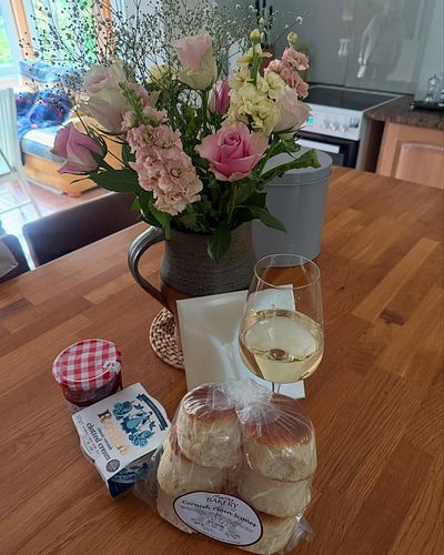 7 days to go… #wedding #daughtergettingmarried #omg #weddingexcitement #cornwall

05:00 – Alarm goes off. Wedding mode: activ...