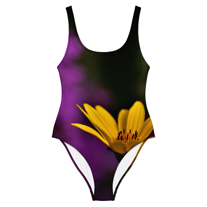 Badeanzug - Leuchtend gelbe Blüte vor violettem Hintergrund product image (2)