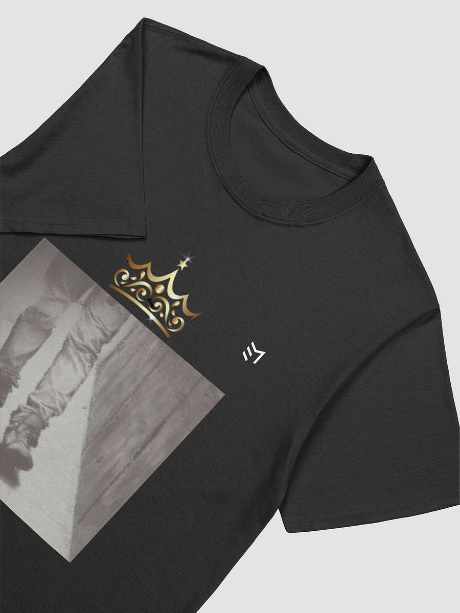 EM \\ Shoe Crown T-shirt product image (3)